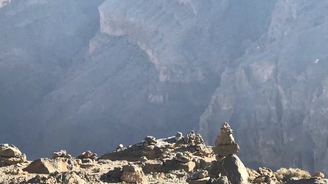 BALCONY WALK AT JEBEL SHAMS, OMAN (MOUNTAIN HIKING) смотреть онлайн