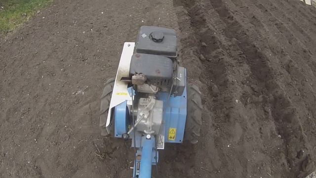 Сажаю картошку мотоблоком Нева. смотреть онлайн