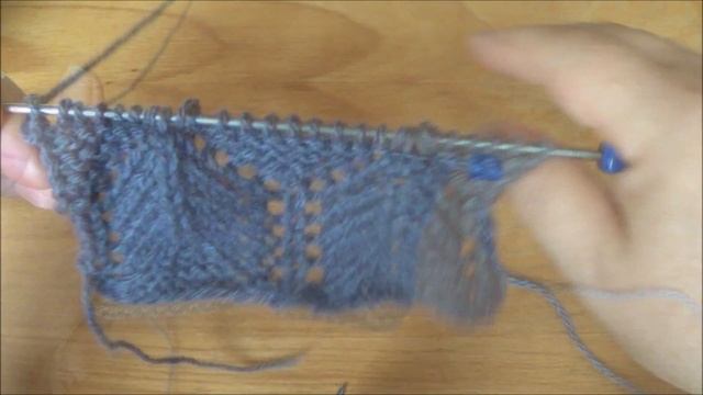 Вяжем спицами - узор для пончо-жилета