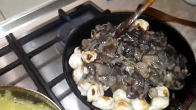 ? Жареные пельмени с грибами и сливками смотреть онлайн