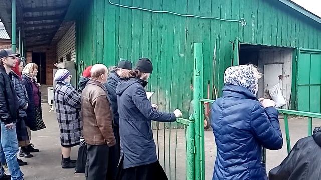 Молебен на хоздворе и выгон скота на пастбище Покровско-Васильевский мужской монастырь смотреть онлайн