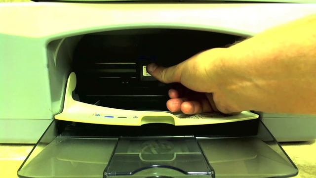 HP PSC1410 - Changing The Cartridges