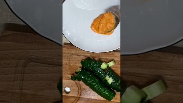 Салат с морепродуктами и соусом том ям #готовимдома #едимдома #еда #готовка @alinarakovich-мой инс смотреть онлайн