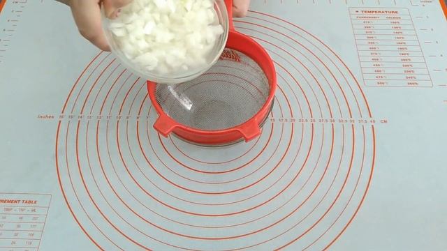 Как приготовить простой салат из фасоли и тунца с луковым маринадом смотреть онлайн