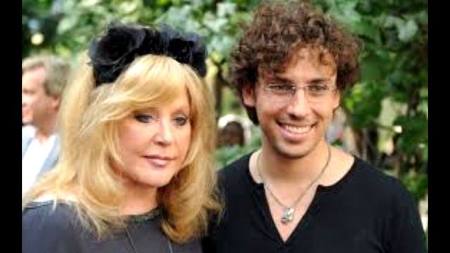 Пугачева вся в слезах : слова Галкина шокировали многих ! смотреть онлайн