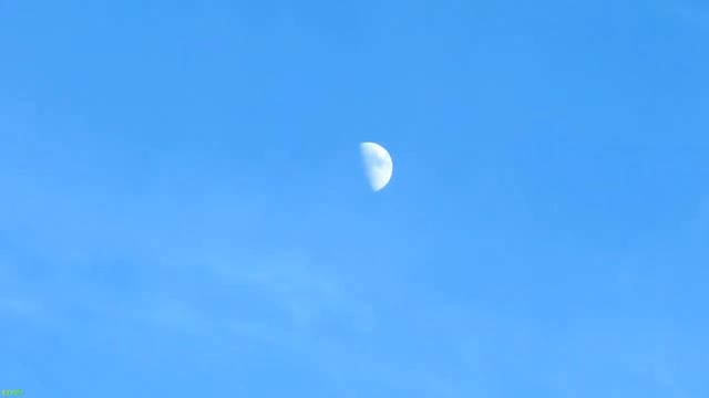 Moon above Moscow on May 11, 2011 смотреть онлайн