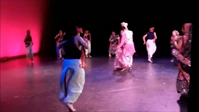 WHS Talent Show 2012: The Walk to Fame [Shanti Club: Sunderella] смотреть онлайн