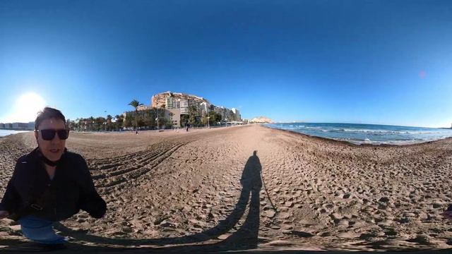 Прогулка вдоль пляжа Постигет в Аликанте, Испания, видео 360 смотреть онлайн