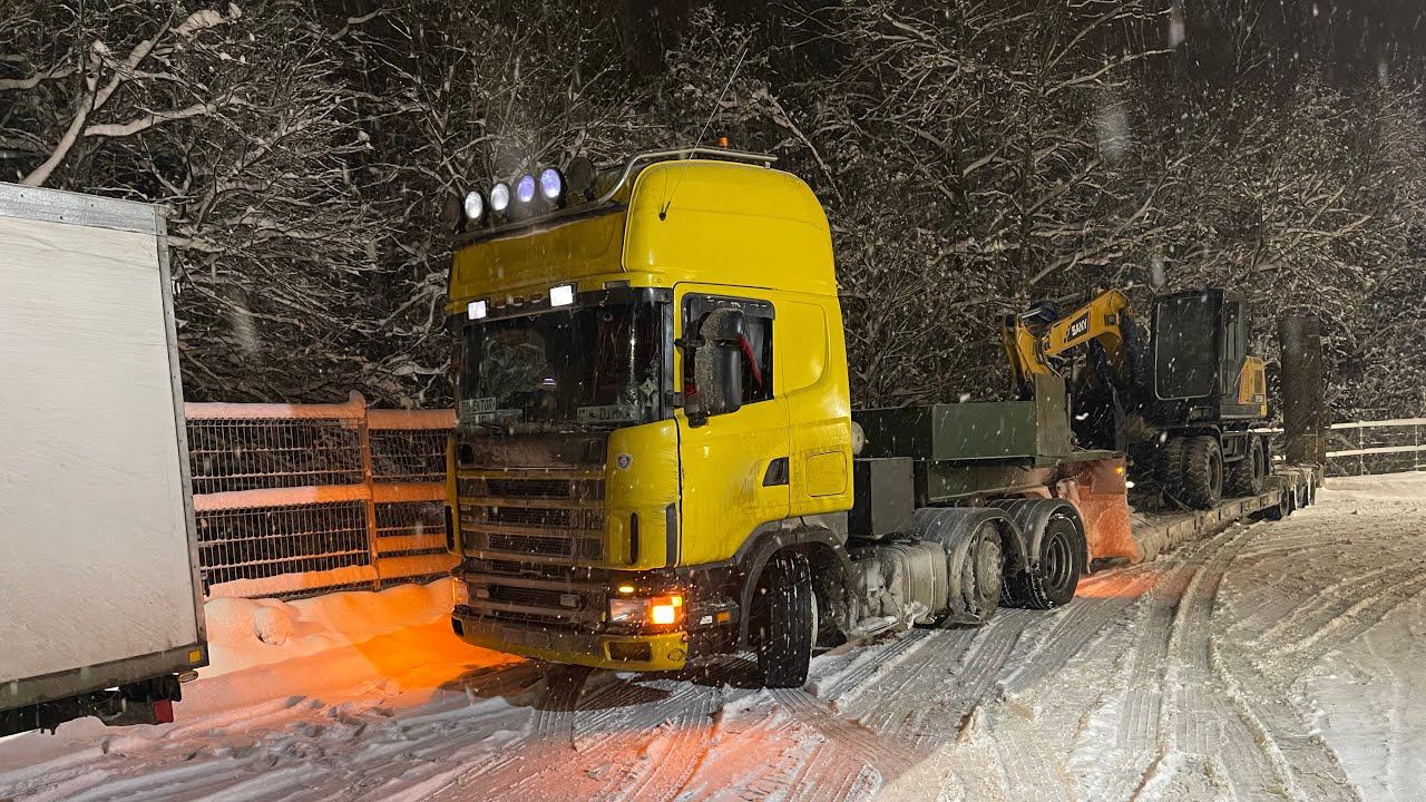 СИЛЬНЫЙ СНЕГОПАД | Много аварий | Перекрыл движение в городе | Sany SY155 W смотреть онлайн