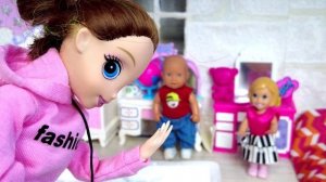 СЮРПРИЗ ДЛЯ ДАНИКА) ЛЕТНИЙ СНЕГ⛄? Катя и Макс веселая семейка! Смешные куклы Барби истории ДАРИНЕЛК