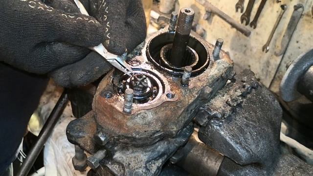 ЛУАЗ разборка и дефектовка бортового редуктора смотреть онлайн
