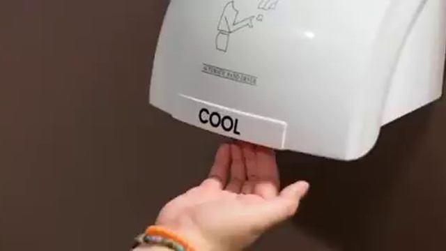 Вот почему сушить руки в туалете строго запрещено! Вместо этого… смотреть онлайн