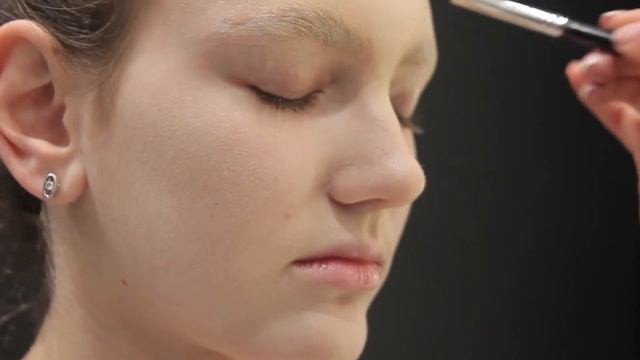Макияж от MAC по мотивам фильма "Валериан и город тысячи планет" смотреть онлайн