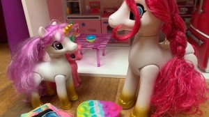 My little pony. Пони игрушки. Пони потерялась. Мама ищет пони.