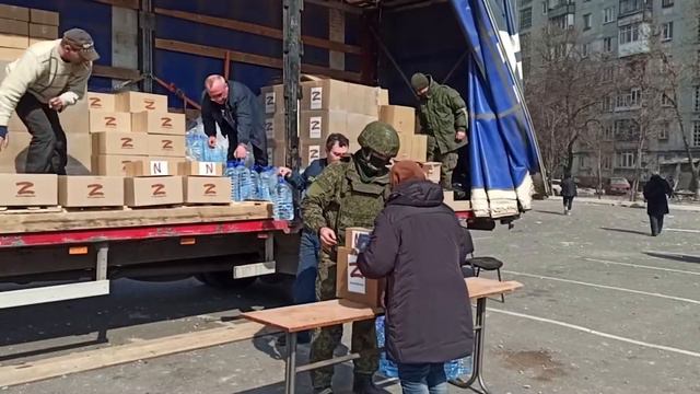 Армия России оказывает гуманитарную помощь населению Украины. смотреть онлайн