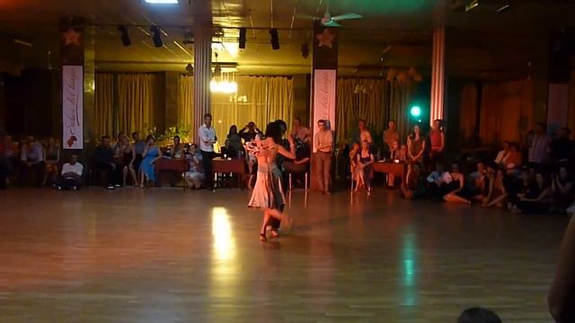 Gaston Torelli, Moira Castellano performing tango смотреть онлайн