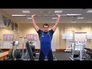 Жим штанги из-за головы стоя или сидя: техника и нюансы