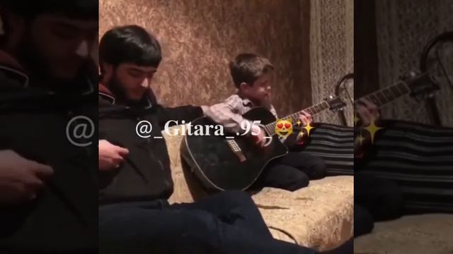Мальчик поёт от души смотреть онлайн