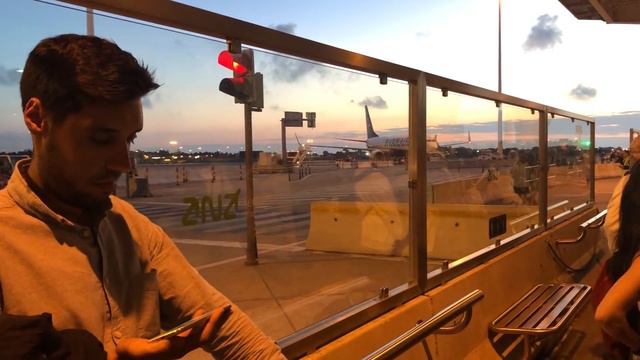 55 minutes of Ryanair: How bad could it be? смотреть онлайн