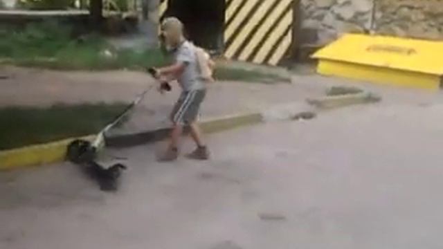 Малый в противогазе) смотреть онлайн