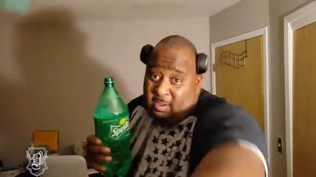 (REUPLOAD) 2 Liter Sprite Banana Challenge That Goes Terribly Wrong смотреть онлайн