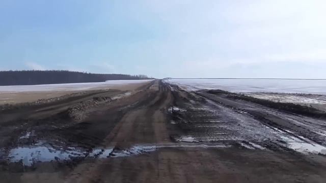 В Иркутской области для дороги за полтора миллиарда воруют гравий смотреть онлайн