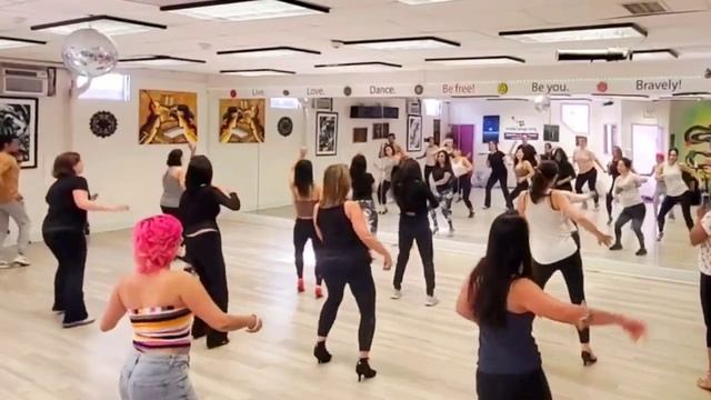 Bachata Footwork Open Level at Free Spirit Dance смотреть онлайн