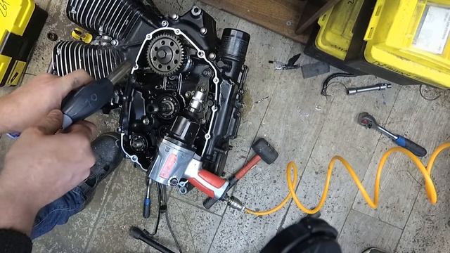 Разборка двигателя Suzuki Intruder. Часть 1. смотреть онлайн