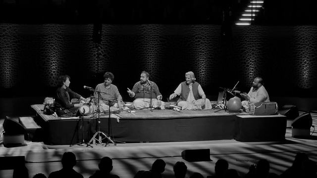 Zakir Hussain - tabla Solo - Shakti / John McLaughlin - 50th Anniversary World Tour смотреть онлайн