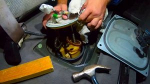 Mazda Tribute / Ford Maverick 2.0 4x4 2001, zamena pumpe goriva, fuel pump replace teardown.1. deo