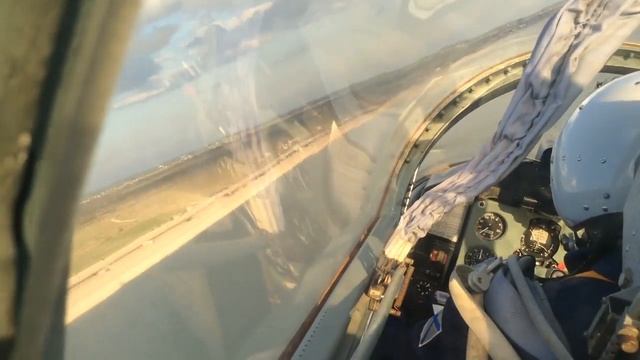 русские летчики жгут. Полет на малой высоте Вид из кабины пилота Морская Авиация России Л 39 пилота смотреть онлайн