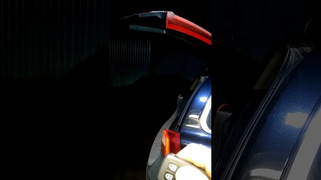 Закрытие-открытие багажника с кнопки брелока Volvo XC70 смотреть онлайн