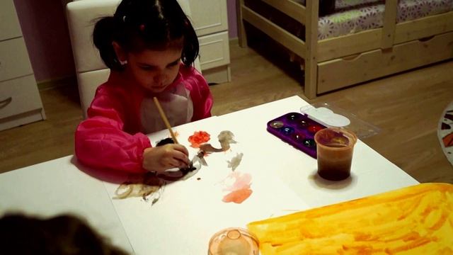 Коллаж. Девочка с волосами из ниток. смотреть онлайн