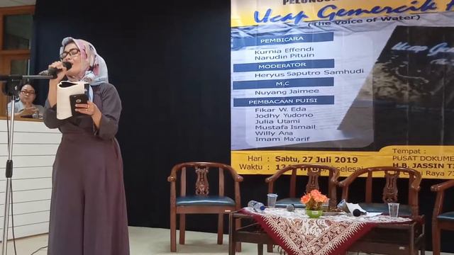 Willy Ana Membaca Puisi Krueng Sabee Karya LK Ara смотреть онлайн
