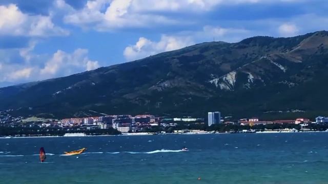 ГЕЛЕНДЖИК ● КРАСНОДАРСКИЙ КРАЙ ● ГОРОД, БУХТА И МОРЕ смотреть онлайн