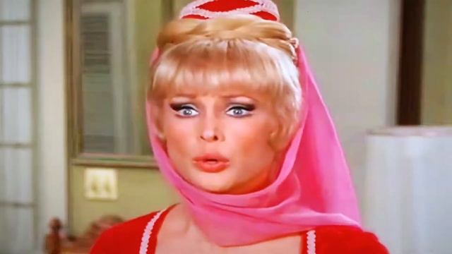 Clip : I Dream Of Jeannie - Barbara Eden  X 2  -