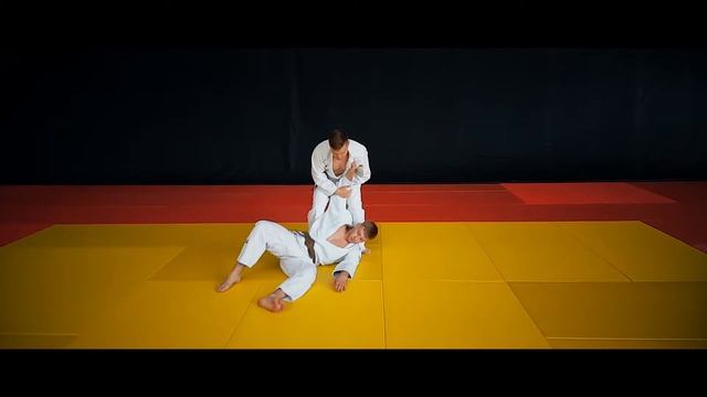 Utsuri Goshi / Обратный бросок через бедро с подбивом сбоку смотреть онлайн