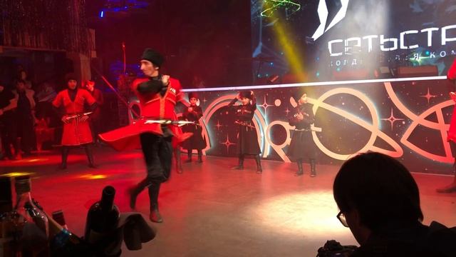 Ансамбль Кавказ на новогоднем вечере !!! смотреть онлайн