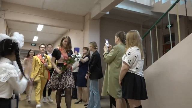 Последний звонок прозвучал в школах нашего округа смотреть онлайн