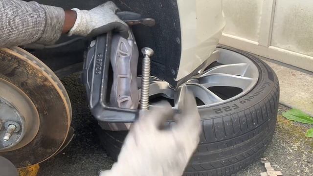 DIY | 2013 CADILLAC XTS | FRONT BRAKE PADS | ALLABOUTCARZ | ALL ABOUT CARZ смотреть онлайн
