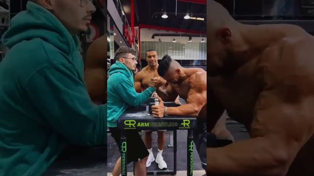 Come on baby?? #armwrestling #motivation #akimbo смотреть онлайн