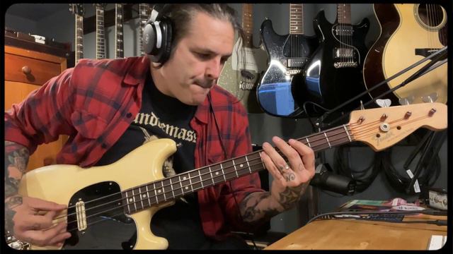 Bass Play Along "Let's Stay Together" by Al Green смотреть онлайн