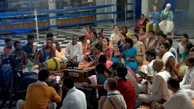 Sri Krishna Janmastami Kirtan by Madhurika Dasi смотреть онлайн