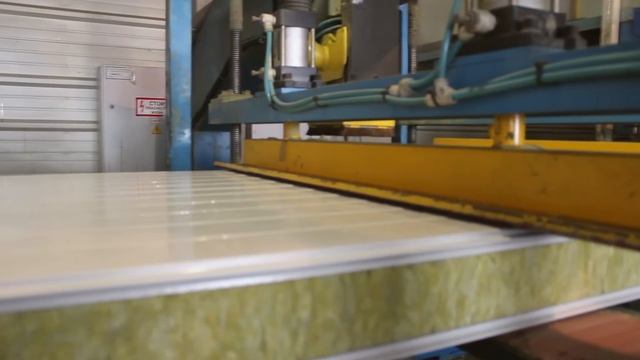 Производство сэндвич-панелей на заводе УЗСИ