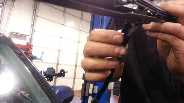 How to change your wiper blades - with Ryan from Bannister Honda смотреть онлайн