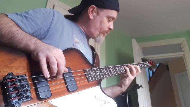 La Bourée (middle section and bass solo) - Jethro Tull/Bach - Thunderbird Bass Cover смотреть онлайн