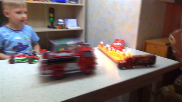 ПОЖАРНАЯ МАШИНА НА ПУЛЬТЕ УПРАВЛЕНИЯ из мультика Тачки смотреть онлайн