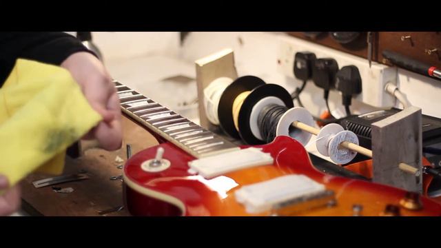 Setting Up An Epiphone Les Paul смотреть онлайн
