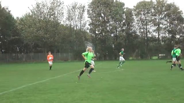 Frederik Jakobsen fra Bøgballe friskole griber sikkert frisparket fra Adam Dibbern Brough Stensball смотреть онлайн