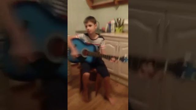 Мальчик 9 лет играет на гитаре смотреть онлайн